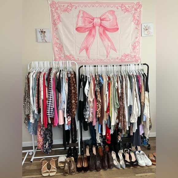 Welcome To My Closet :) - Picture 2 of 7